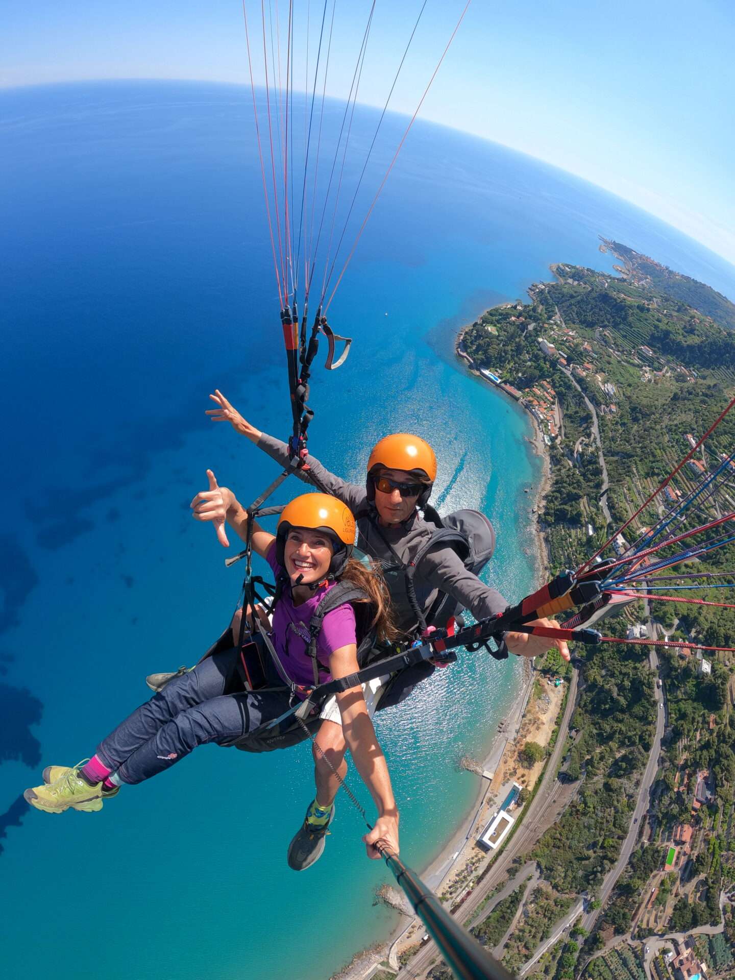 parapendio liguria volo tandem paragliding scaled Guida e istruzioni per prenotare un volo in parapendio biposto in Liguria