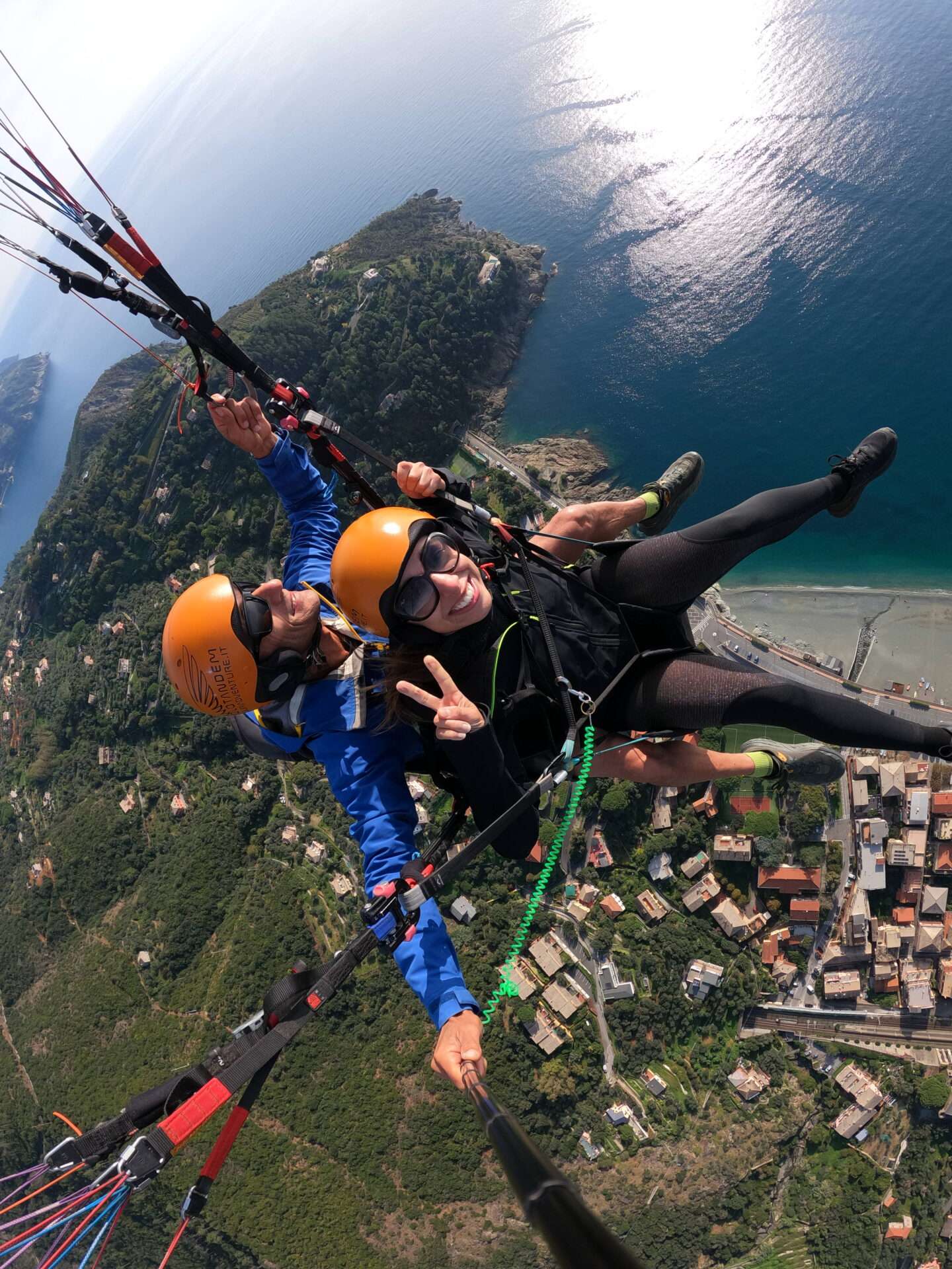 parapendio tandem bonassola cinque terre scaled Emozionante volo biposto in parapendio sopra lo splendido mare e il borgo di Bonassola