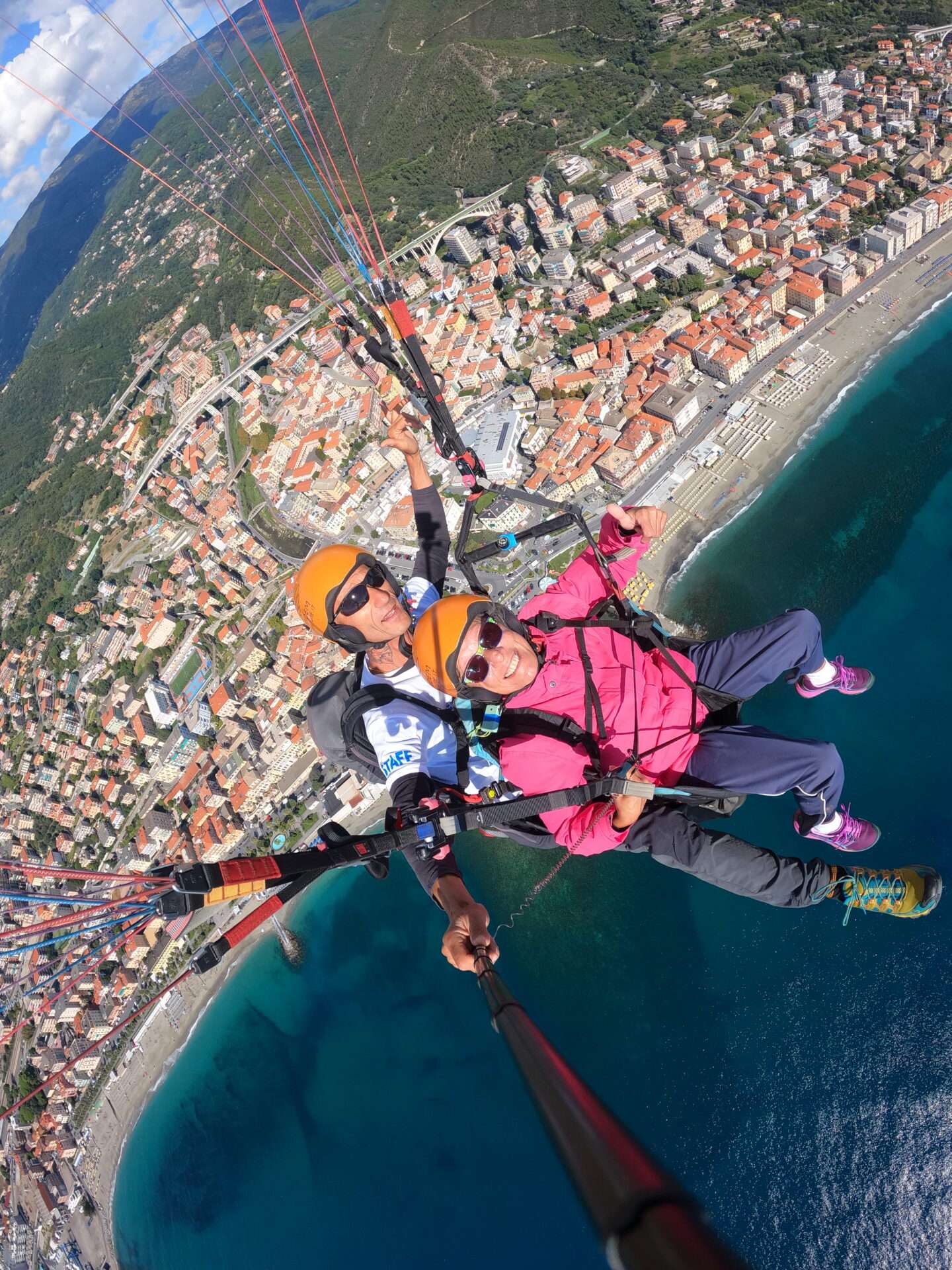 parapendio tandem varazze liguria scaled Volo panoramico in parapendio tandem a Varazze con vista sulla costa ligure